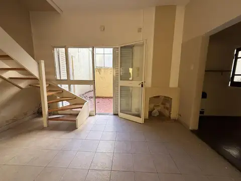 Casa 7 ambientes con 2 baños