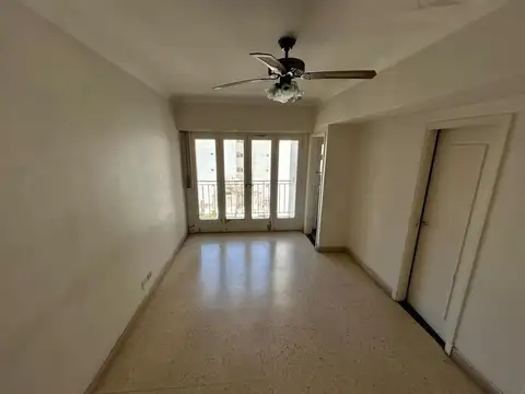 Venta Departamento 1 ambiente. Balcón al frente. Zona Centro