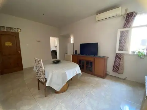 Depto Tipo Casa en Venta en Villa del Parque, USD 147.000
