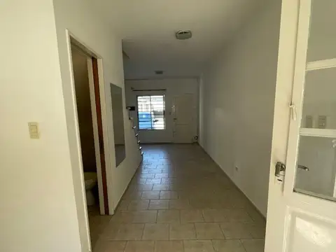 Depto Tipo Casa en Alquiler con 1 cocheras