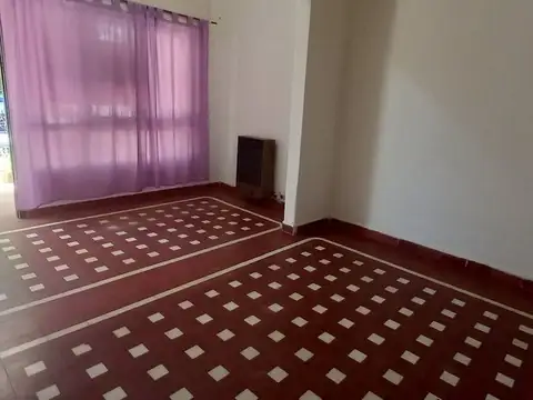 Casa 6 ambientes con 1 baño