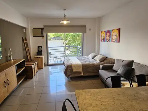 Monoambiente al frente amoblado con balcon  en Palermo