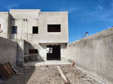 Casa 3 ambientes con 2 baños