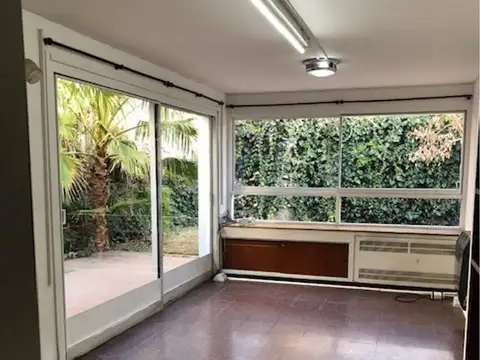 Casa en Alquiler con 2 cocheras