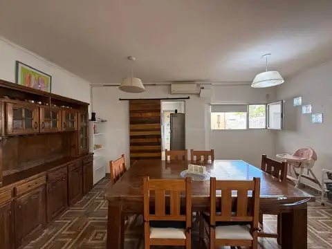 En venta 4 dormitorios, pileta y quincho en White