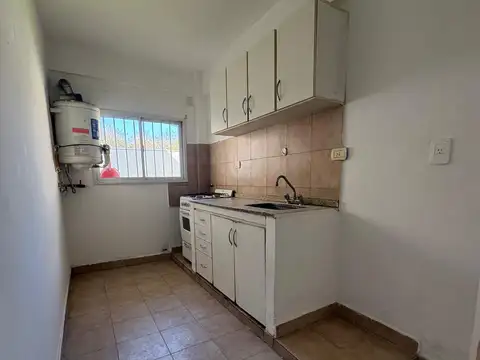 Larrea 100, Piso PB