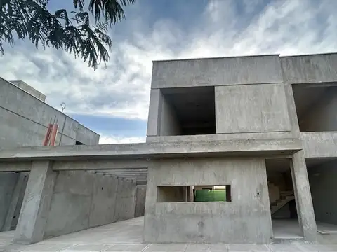 Hauser vende Dúplex a estrenar en Pinar del Sol V.