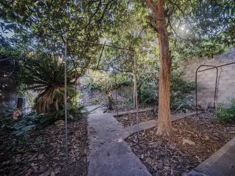 Casa en Floresta 4 ambientes con jardín A refaccionar 8,67 x 26,53