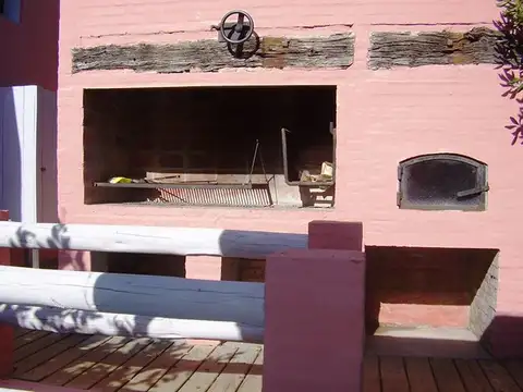 Casa 7 ambientes con 4 baños