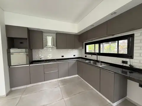 Casa en alquiler en San Matias! IMPECABLE 