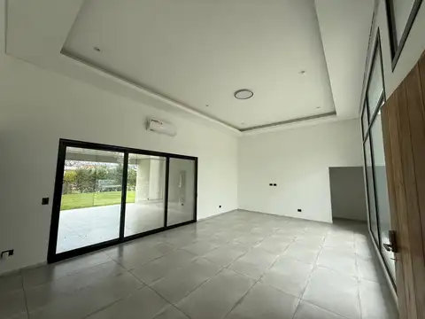 Casa en Alquiler en San Matias, USD 1.900