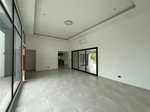 Casa 5 ambientes con 3 baños