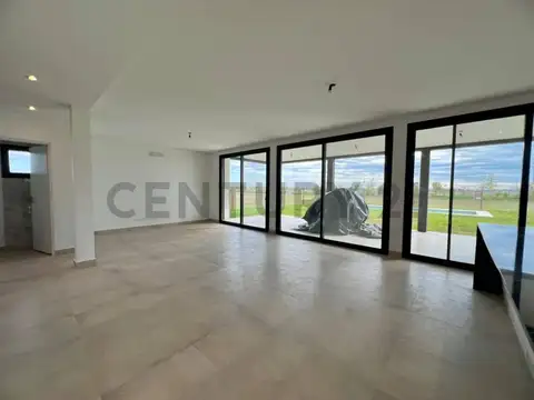 Casa 5 ambientes con 3 baños