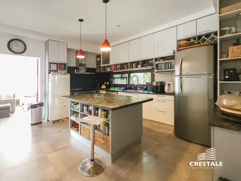 Casa en Venta con 2 cocheras