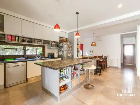 Casa 7 ambientes con 4 baños