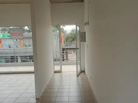Local en Alquiler en Francisco Álvarez, $ 580.000