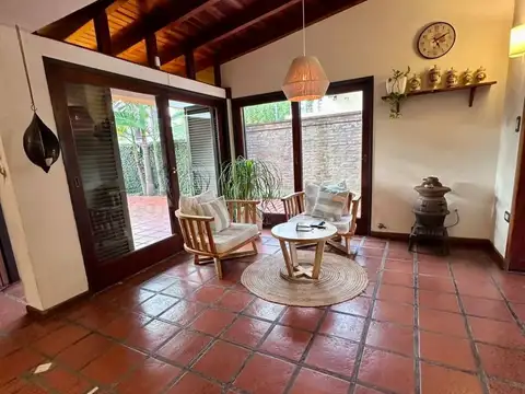 Casa en Venta con 4 cocheras