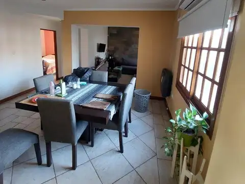 CHALET EN ADROGUE-MUY BUENA UBICACION