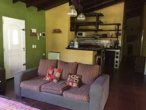 Casa 4 ambientes con 2 baños