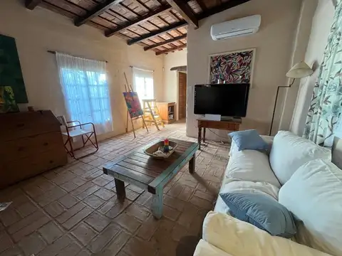 Casa 8 ambientes con 4 baños