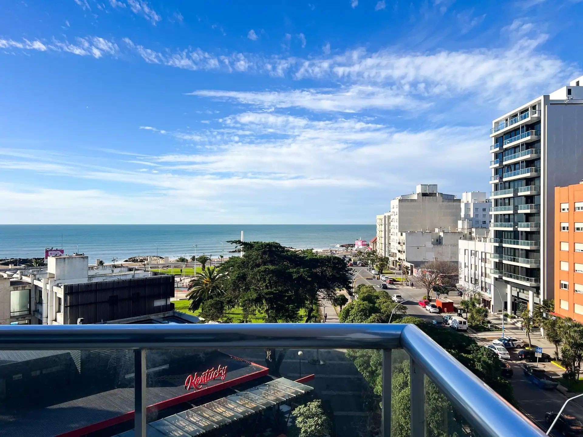 Venta 3 amb. Cochera. vista al Mar. Frente a la Plaza España