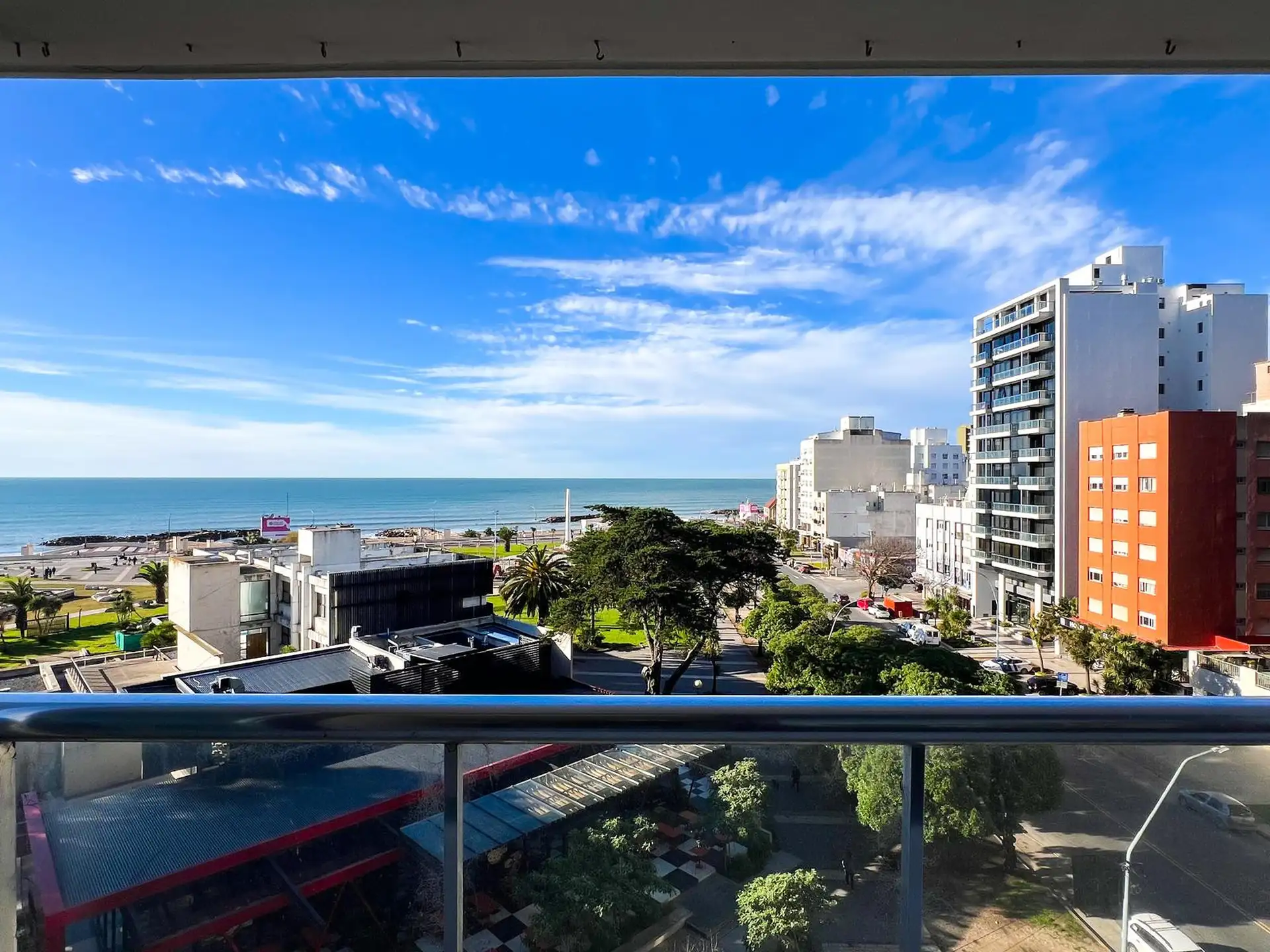 Venta 3 amb. Cochera. vista al Mar. Frente a la Plaza España