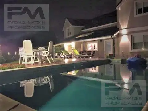 Casa - Banco Provincia De Bs. As. 5 ambientes .-