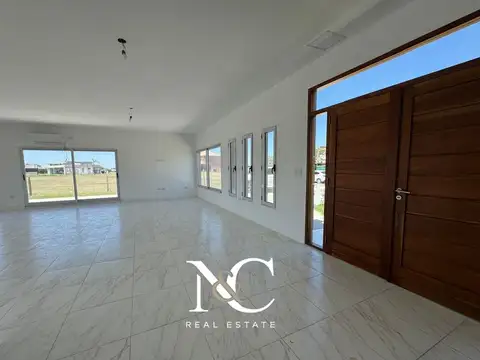 Casa 5 ambientes con 2 baños