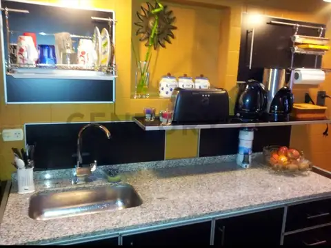 VENTA CASA RECICLADA 4 AMBIENTES EN PARQUE CHACABUCO - SIN EXPENSAS - SIN GASTOS DE COCHERA