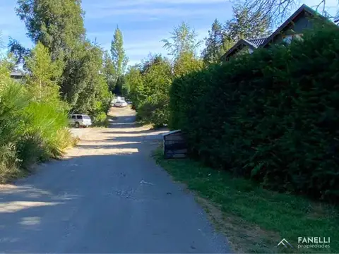 Lote plano en esquina – Barrio Tres Cerros (Cód. 210)