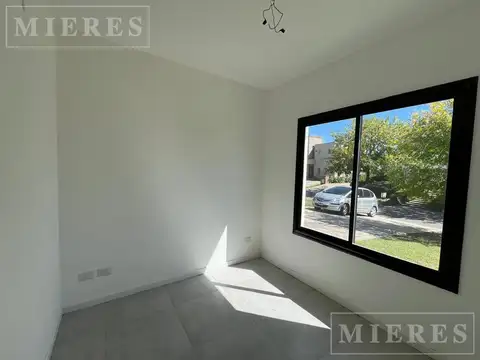 Casa en venta sobre lote interno  barrio Golf El Cantón