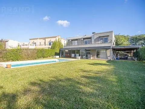 Casa en venta al golf en San Isidro Labrador