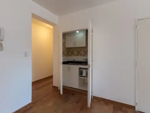 Excelente monoambiente reciclado, zona universidades 