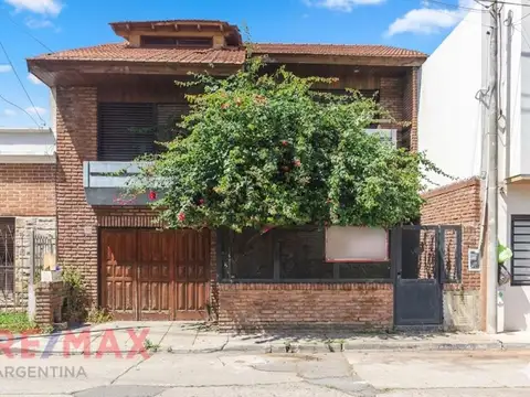 VENTA CASA 6 AMB VILLA SARMIENTO A REFACCIONAR