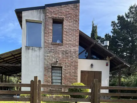 Casa en Venta - 2 Dormitorios 2 Baños - 220mts - Mar Del Plata