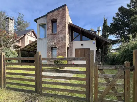 Casa 3 ambientes con 2 baños