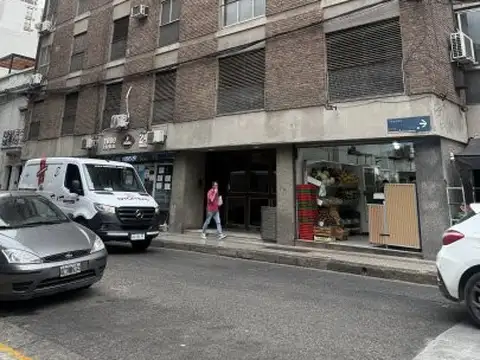 URQUIZA Y SARMIENTO. DEPTO 2 DORM.BALCON AL FRENTE