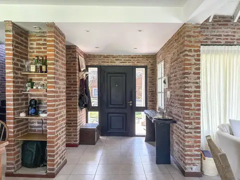 Casa 5 ambientes con 3 baños