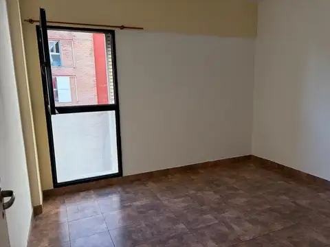 Avenida Castañares 4700