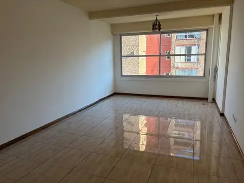 Venta Dpto 2 amb. con jardín y cochera en Lugano