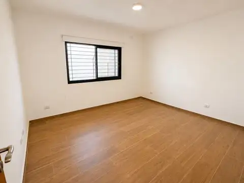 CASA en planta baja sobre LOTE PROPIO!