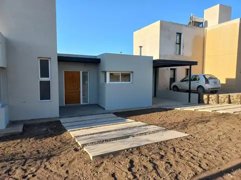 Casa en Alquiler en Villa Catalina, $ 1.100.000
