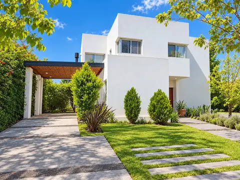 VENTA Casa de 3 Dormitorios con Jardín y Pileta en Los Alisos. Nordelta