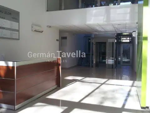 Oficina en Alquiler con 4 cocheras