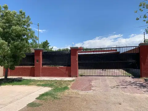 Casa en Venta con 3 cocheras