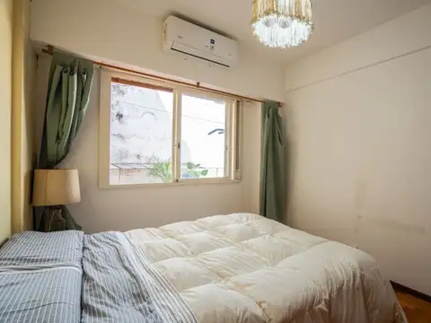 Venta. 2 ambientes + patio. Flores.