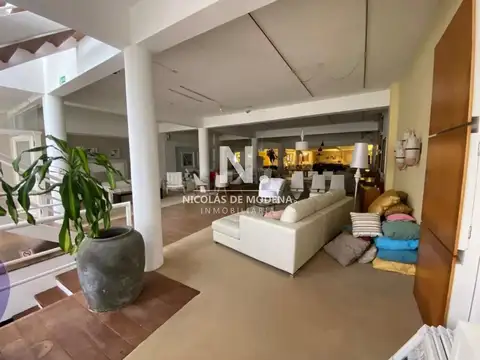 Excelente local comercial proximo al Puerto