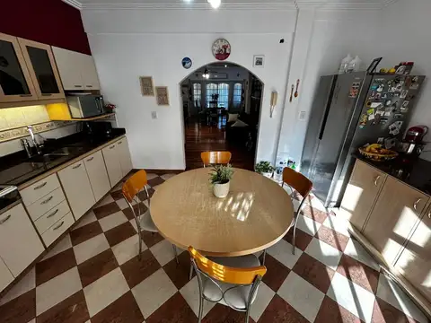 Dúplex 4 ambientes Cocinacom 4 Baños Jardin Piscina Garage 3 autos Excelente 