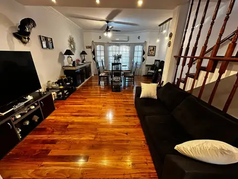 Dúplex 4 ambientes Cocinacom 4 Baños Jardin Piscina Garage 3 autos Excelente 