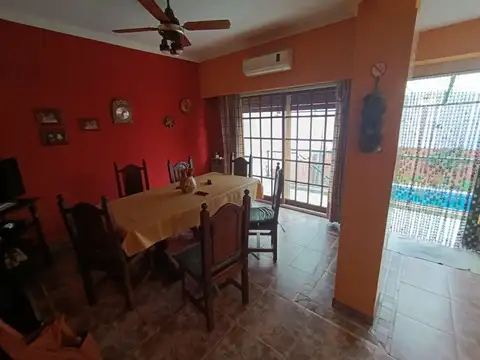 Casa en Venta con 3 cocheras